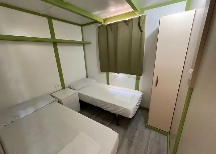 Hotel cerca del colegio: Complejo Turístico&Camping Cabopino