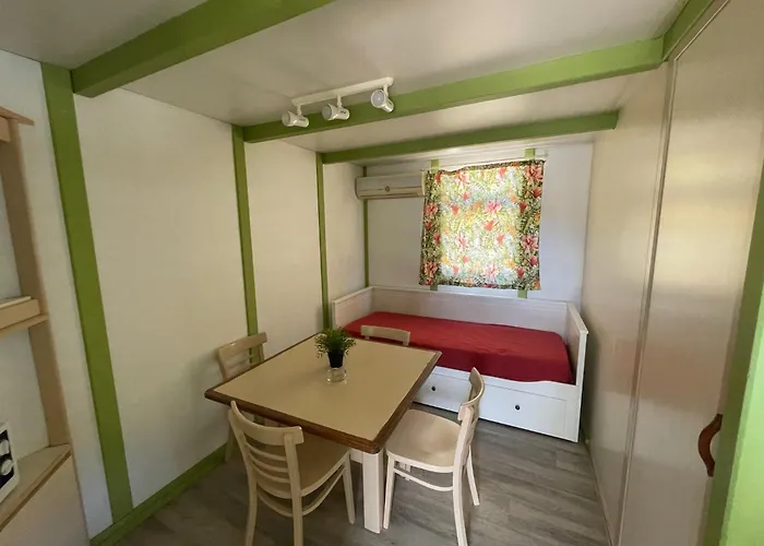 Hotel cerca del colegio: Complejo Turístico&Camping Cabopino