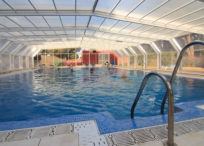 Hotel cerca del colegio: Complejo Turístico&Camping Cabopino